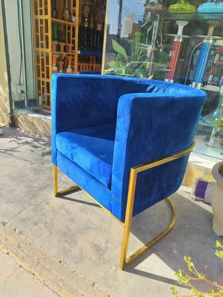 كرسي ديكور أخو الجديد نضيف سعره 50 وبي مجال 
العنوان بغداد حي أور قرب جامع الفردوس هاتف ***********
