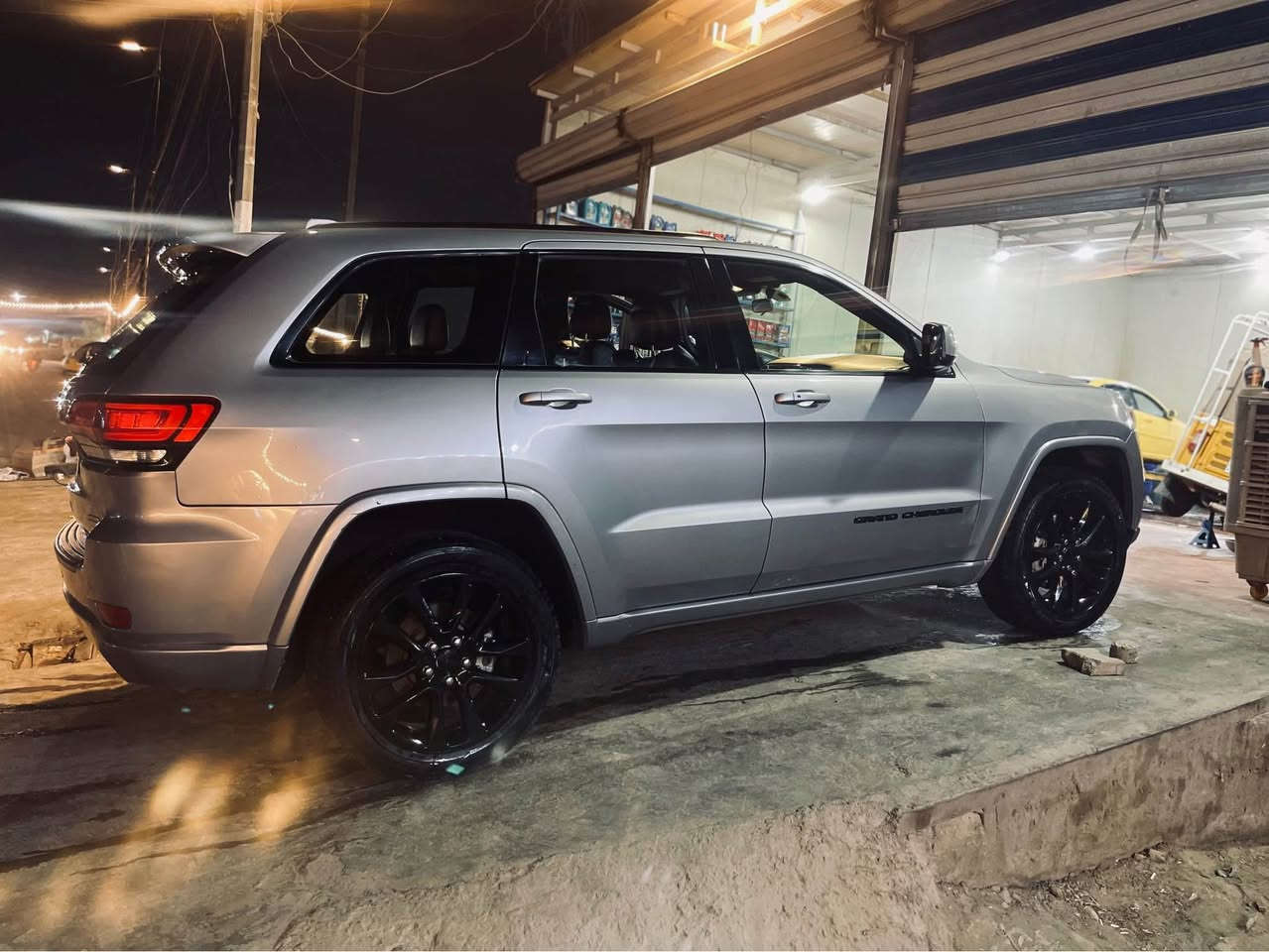 ‎ (بلاك توب ) 2021
V3600
رقم بغداد 
المسافة المقطوعة 90 الف ميل
الضرر : جاملغ امامي وباب صندوق نفس اللون مبدل
بيها كم رصعه خفيفة (السياره جديدة)
صور الحادث راسلني ارسلهن الك
المكينه مفتوحه للصيانه فقط 

‎
مواصفات السيارة
‎
٢-حساس خلفي 
‎نضام ECO
‎٥-مانع انزلاق
‎٦-جنطة كهرباء
‎٧-ويل كب كروم اسود 20
‎٨-كشنات جلد اسود  
‎٩-تدفئة بالكشنات
‎١٠-اطفاء ذاتي للمحرك لتوفير الوقود
‎١١-شاشة كبيرة نضام Gps
‎١٢-تبريد قطعتين 
‎١٣-سستم صوت كامل ⚫️
‎١٤-تشغيل واطفاء عن بعد
‎١٥-حساس خلفي 
‎١٦-مري جانبية هيتر مع عاكس للضوء 
‎١٧-كامرة خلفية دوارة-
‎١٩- لايت لد والبلوجكتر الامامي عدسة
‎٢٠-بصمة ابواب 
‎٢١- دمامات خلفية عدد3 

‎للاستفسار ***********
 السعر 21.500 وبيها مجال حك الجية بغداد, العراق
