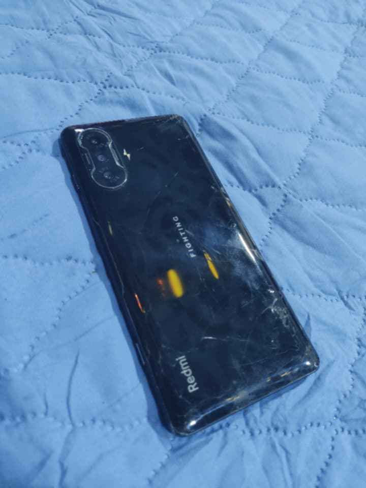 K40 GAMENG
شاشه 120 فريم ببجي 90 فريم ذاكره 256 عشوائية 15
بس الضهر مفطر الباقي مكفول بي شفتات سعر 140
مكاني نجف حي النداء شارع المجمعات اتصال *********** النجف, العراق
