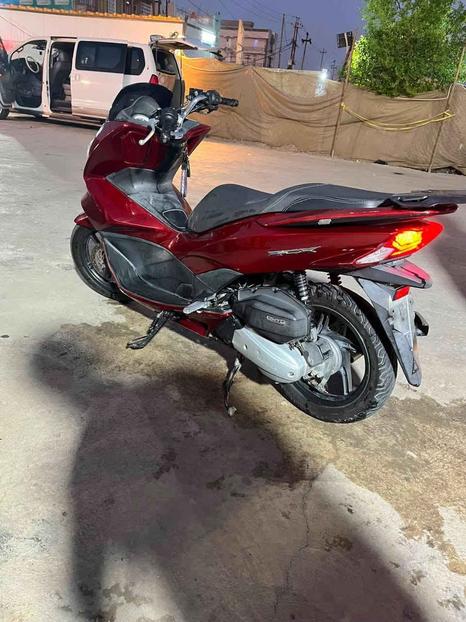 pcx125 جيل الثاني
مكفولة مكينة وكهربائيات وضربة

بيها شكم شخط ما يبين بالكفرات 

ماشية 28000 مبيها اي عيب

ليريدها لو يتصل لو يراسل خاص وبالخدمة

***********
