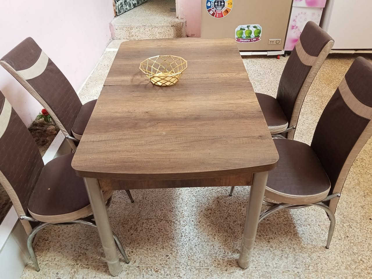 ميز طعام مع 4 كراسي نظيف مابي شي
قفلو 35 العنوان موصل ايمن وادي حجر


**إذا كنت صاحب هذا الإعلان وتريد حذفه لأي سبب، رجاءا أرسل رسالة إلى الدعم الفني**