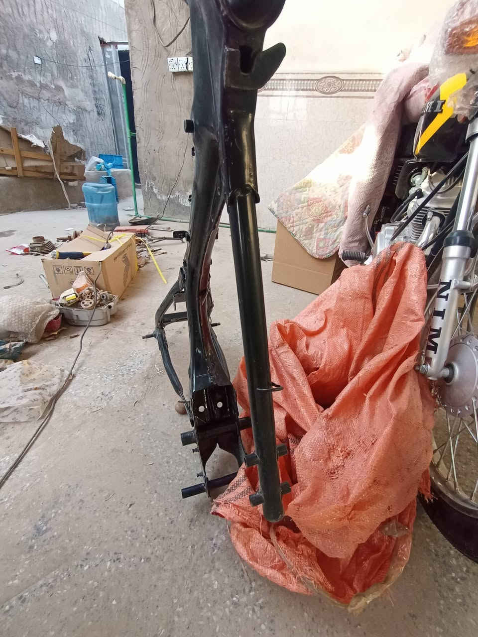 شاصي نامه البوري الرفيع إيراني مو صيني موديل 26 اوراق سكنر
السعر 160الف 
للاستفسار ***********
