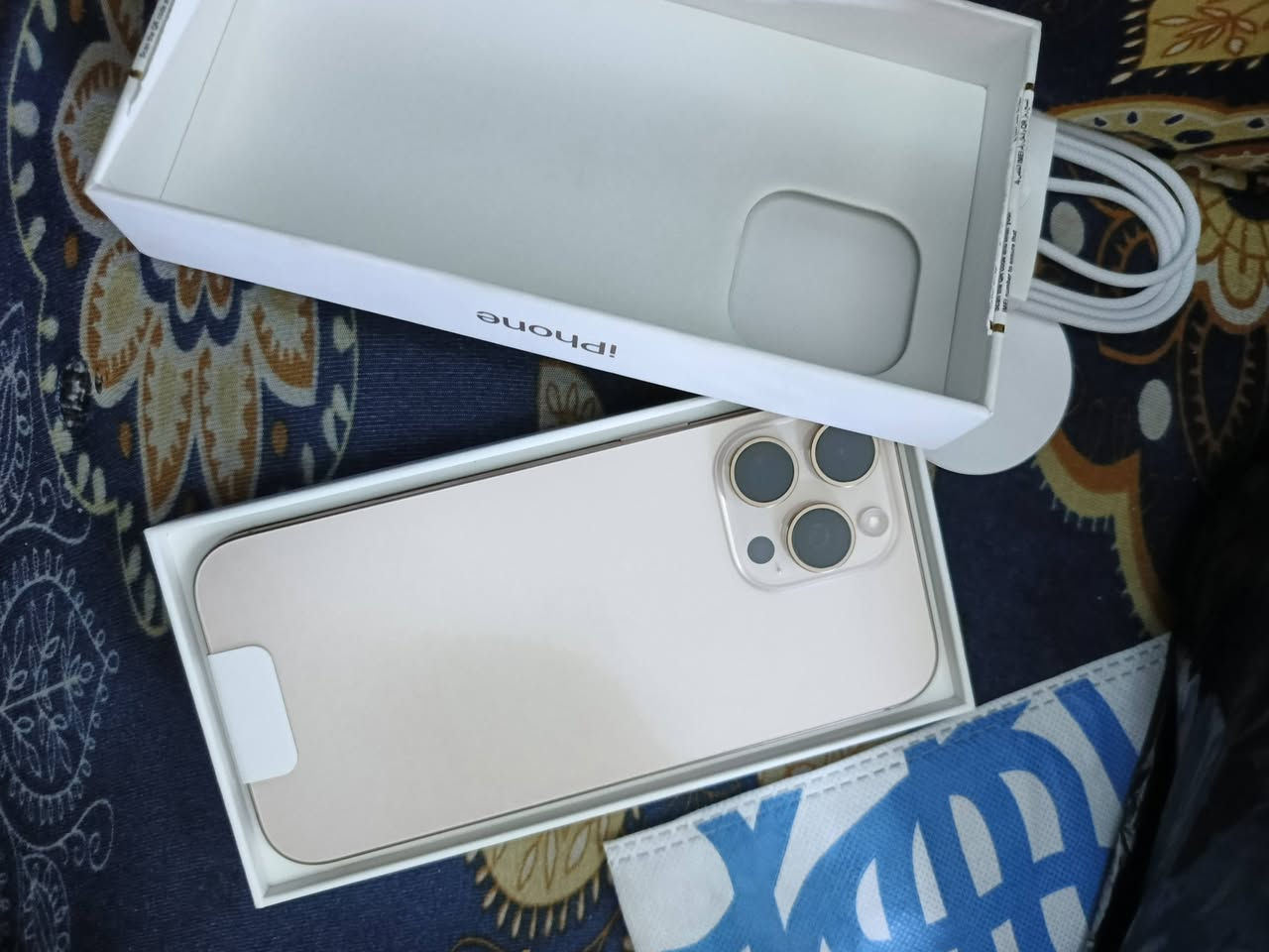 ايفون 16 برو ماكس ماستر بطارية 100/100 مشحون 35 مرة فقط جديد مستخدم قيل كلش كلش بغداد *********** بارك السعدون
