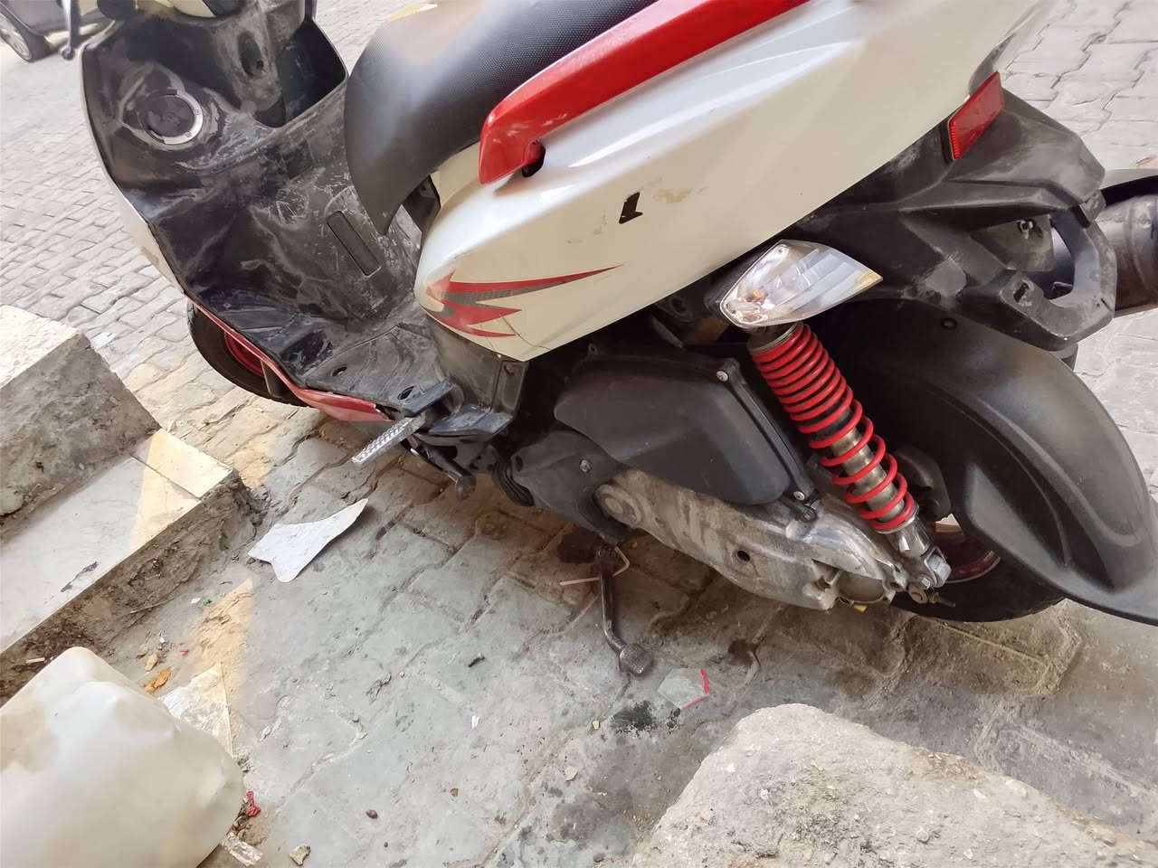جيتي ار للبيع دراجة كفالة مكينة ناعمة ماتسمع صوت الله شاهد دراجة بيها شخوط بصيطة كلشي بالبجم وغلفتة ابيض و الشاشة عاطلة فقط السعر 650 وبيها شي بصيط كلش مكاني بغداد مدينت الصدر ***********تصل وتدلل
