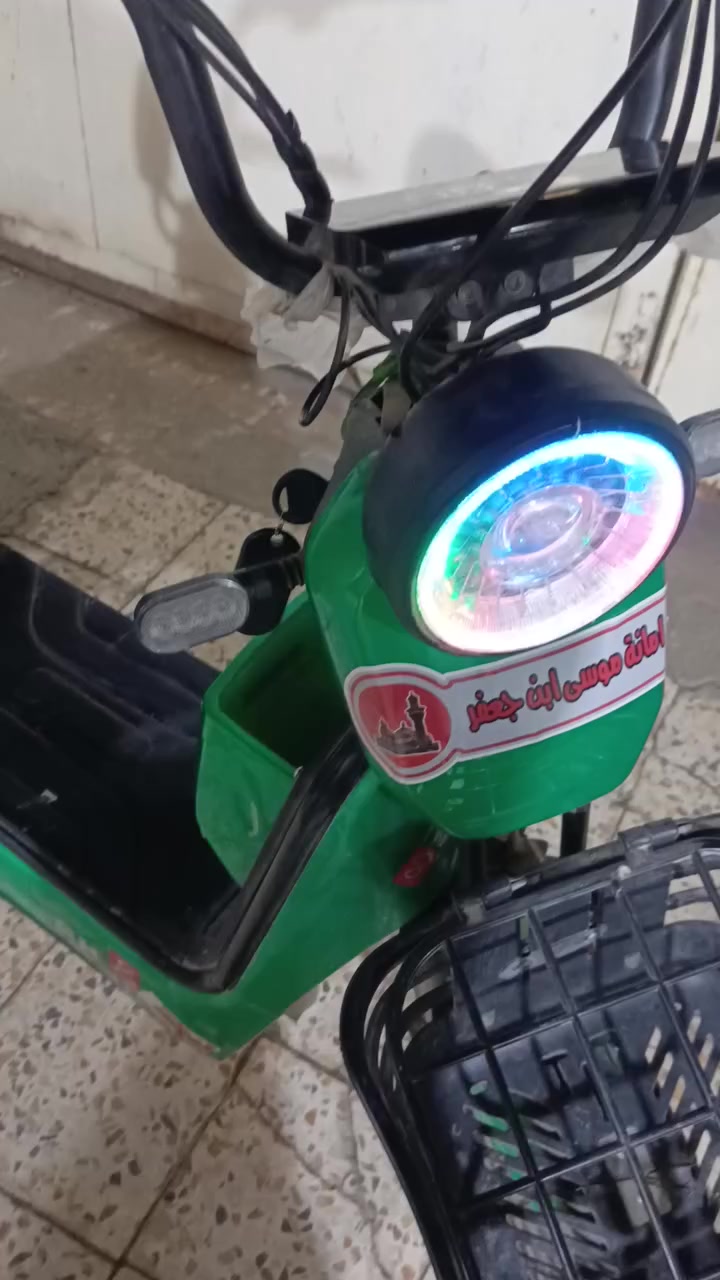 دراجة شحن حجم (16) الحجم الكبير خمسة بطاريات بشكل بطارية R9 ثلاثة سرع مواصفات كامله والدراجه نظافه فول مغلفه بنايلون حراري مال سيارات مابيها اي نقص كامله وجاهز استعمال بسيط السعر( 300)   ***********
