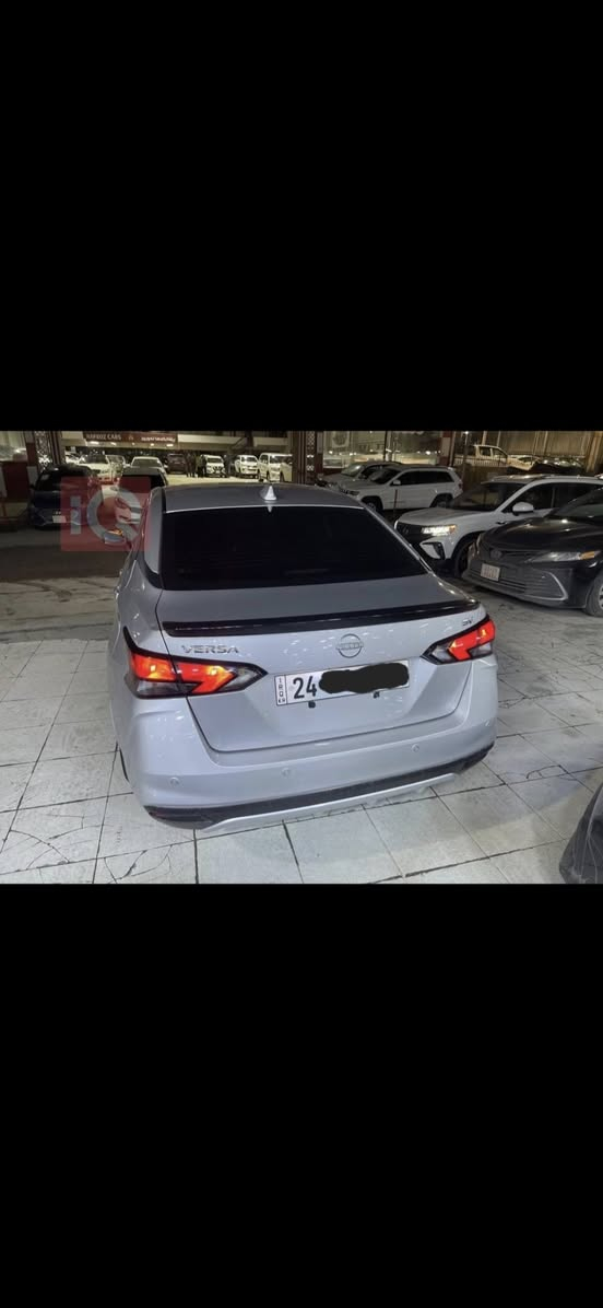 نيسان فيرسا SV 2023.
باب السايق تبديل مع نصف باب خلفي صبغ فقط بدون ايرباك بدون دواخل ضربة خفيفة كير و محرك بشرط . 
السيارة تجي فول مواصفات شحن لاسلكي شاشات تحكم ستيرن رادار 360 درجه كاميرة . 
سعر 128 و بيها مجال .
الرجاء التواصل على رقم الهاتف 
***********
مكان دهوك . دهوك, العراق
