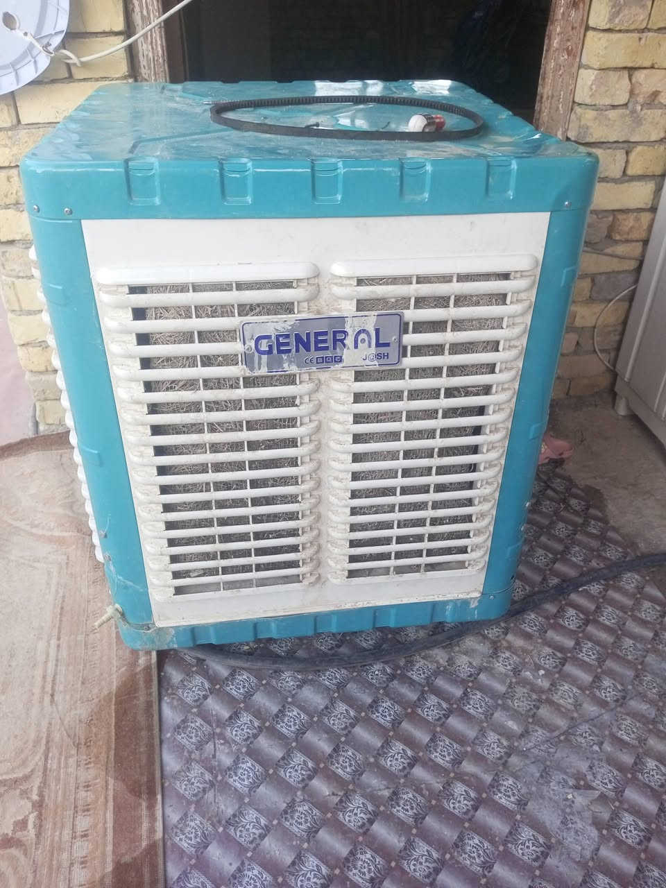 مبردة البيع جديدة كلش اي.  شي مابيه. واللة كلش نضيفة ب90 وبينة مجال ***********
