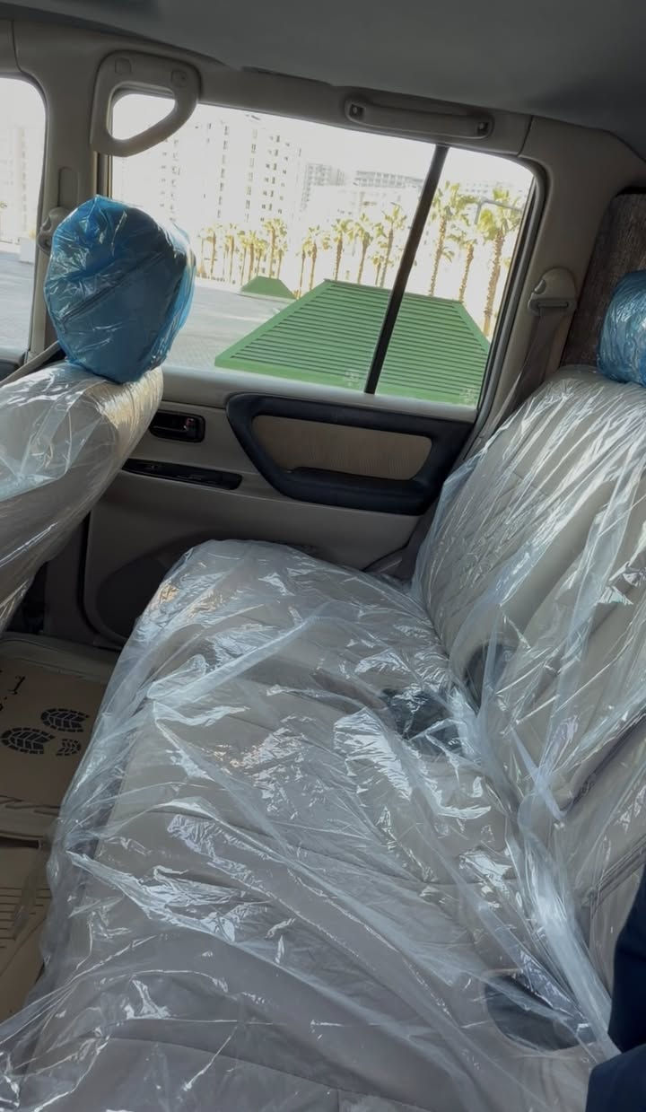 السلام و عليكم
لاندكروز موديل 2004 (8v) استراد. خاص مواسفات لكزز
سياره نضيفه داخل و خارج
مكينه و كير نضيفه  مابي ولا مسرف كلشي نضيف
دبل تانكي و  غاز
رقم و سنويه جديد و بسمي تحول شرط ثاني يوم
سياره صبخ حزام بدون حادث 
السعر. 143 بي مجال بسيط 
عنوان اربيل
رقم و واتس اب
*********** - ***********
