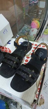 صندل نسائي • اسود • مجمع الذوق الرفيع