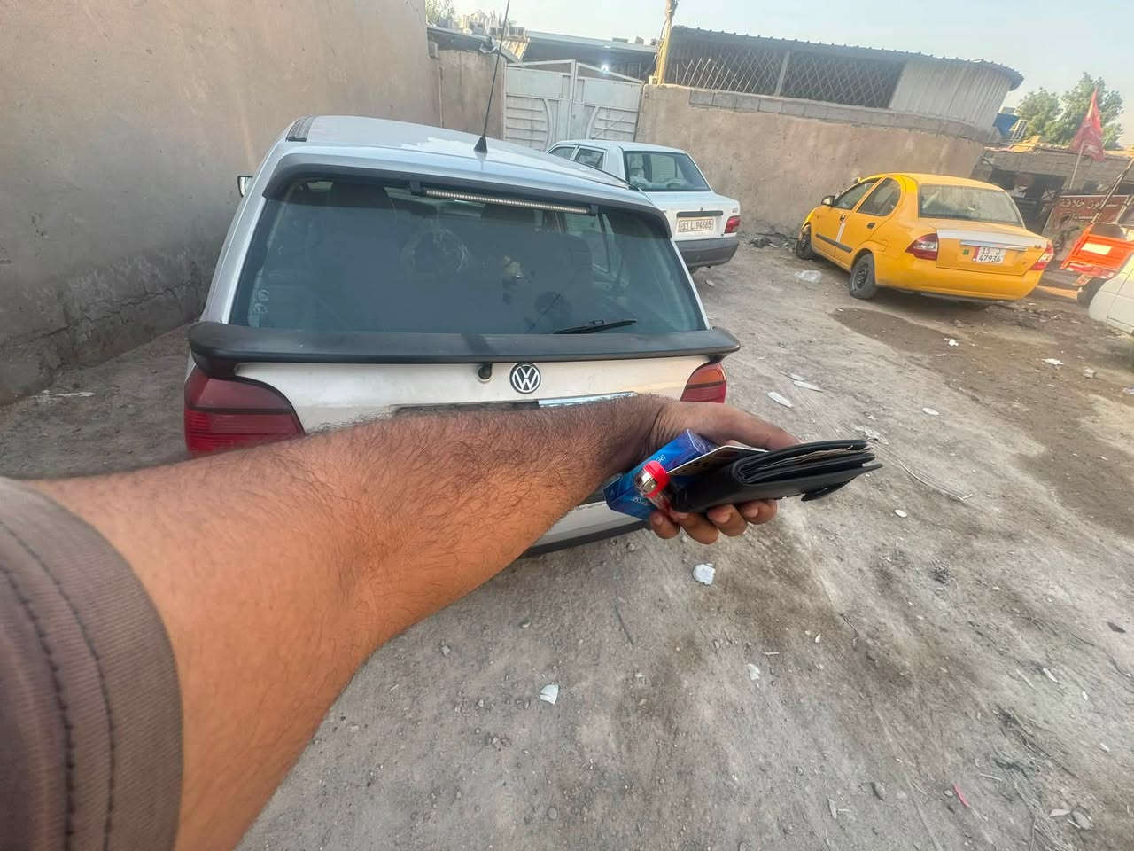 سياره مسويلها ادامه عامه ايرفلو جديد شاد الها بلاكات جديده نوزلات جديده فيت بم جديد تبريد شغال خير من الله رقم بغداد اوتو السياره مكينتها 2800 ) 6 سلندر موديل 1993 مكانها بغداد زعفرانيه هـ *********** 
(33$)
