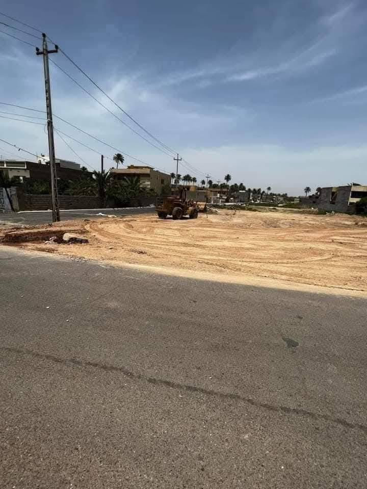 يا الله السلام عليكم قطعة أراض للبيع  مساحة ((١٠٠٠ متر تقسيم حسب الطلب ))  في بغداد منطقة الفحامة قبل الجلاعطة بداية المنطقة  بعد جزيرة بغداد السياحية تقريبا ٧ دقايق بالسيارة يصير على اليمين مقابل القصر ليث العبيدي  سند (٢٥)ملك صرف زراعي على طابو الاعظمية )    شارع محدول سبيس  كليتة /مدارس / مستوصف /مركز شرطة /  ((((( سعرة ١٠٠ متر ب ٢٥ وبية  مجال ))))) تفاصيل أكثر اتصل بالرقم  // *********** موجود واتساب
