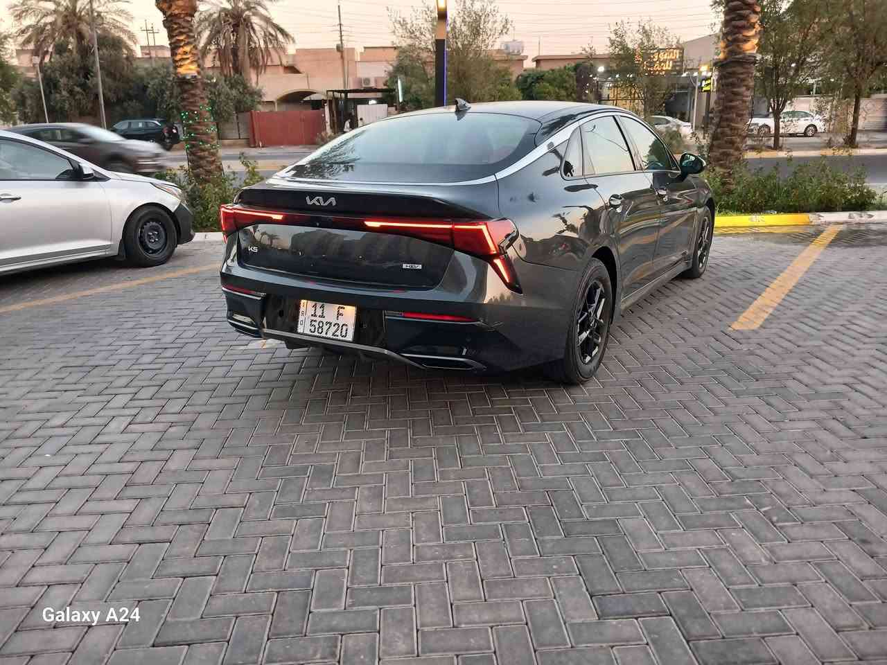 اسلام عليكم اخوان كي فايف موديل ٢٥ للبيع حادث جاملغ صبغ وتبديل بنيد قبق جنطة ابلدي بون دواخل بدون ايرباك ماشية ١٦ بسمي بصمة وشاشة كبيرةوسايد بريك دكمة وداخل جيتي ترحيب ورادرات امامي وخلفي وحساسات امامي وخلفي جنطة فتح ذاتي اتلث انظمة قيادة السعر ١٦٥ ورقة رقمي *********** بغداد البياع
