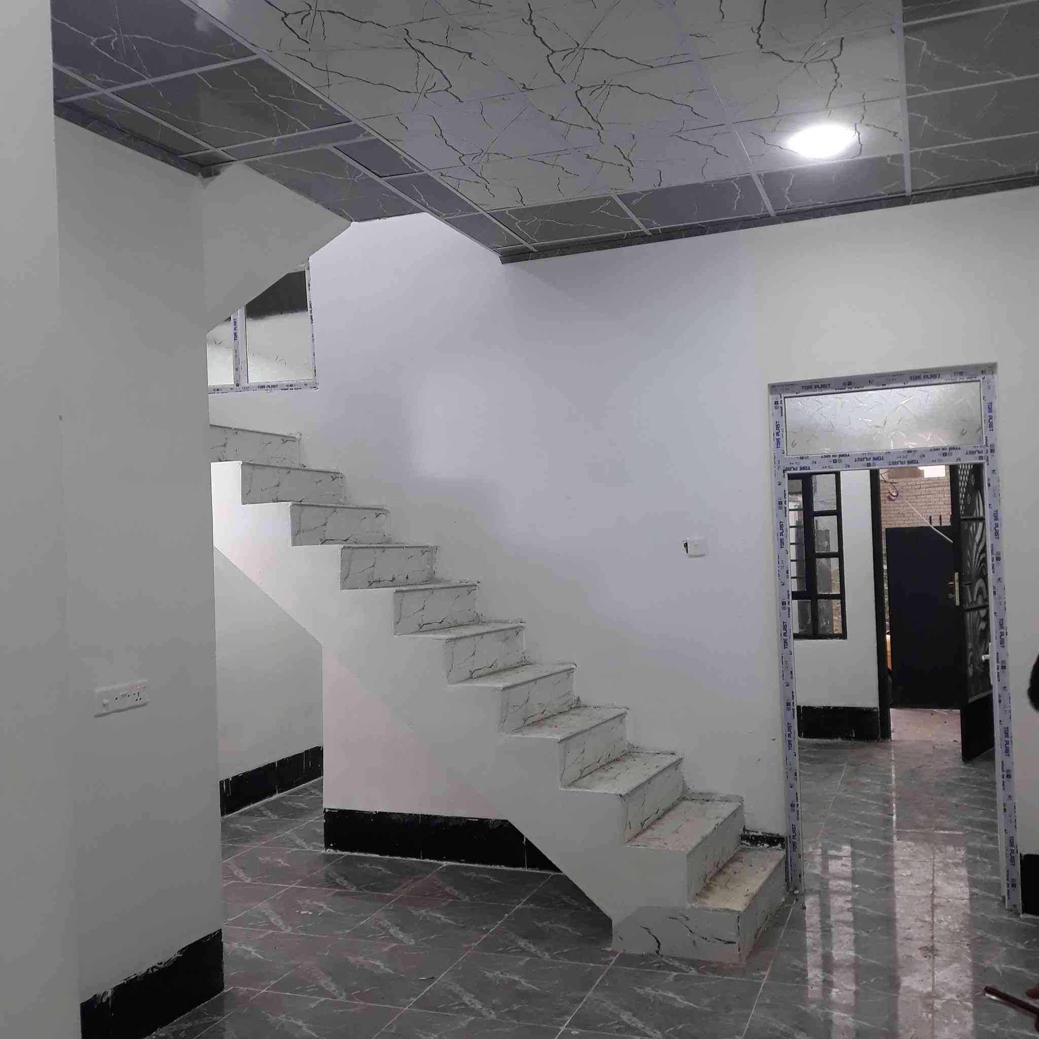 الدار اللبيع القوسيات شا رع دهوك المسا حة ١١٠ غرف نوم ٢ السعر ٤٤ *********** # ***********
