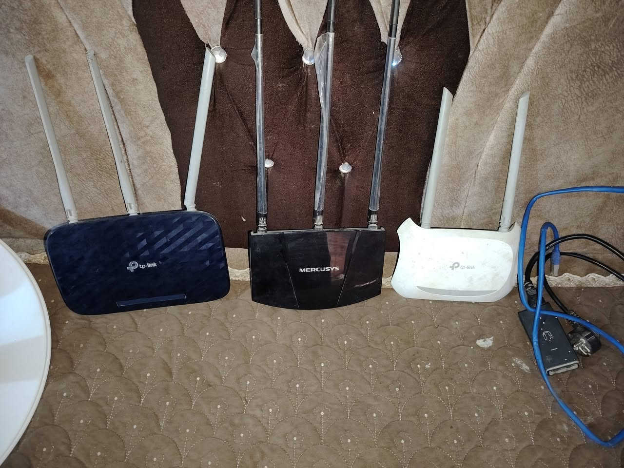 شبكه شغاله ونضيفه ٣ راوترات +   نانو ومحوله كلهن ب١٠٠ وبيهن مجال ***********
