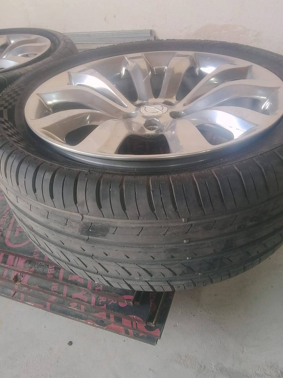 السلام عليكم🙋‍♂️
تايرات حجم 20 مال اوباما🛞للبيع💸
نضافتهن 100/90✅
جدد هنه ول ويلكب ✅
نضاف تايرات ول ويلكب✅
السعر/600💸
العنوان/البصرة ابو الخصيب صناعيه حمدان🏡
الرقم☎ للستفسار/*********** ابو علي📞

