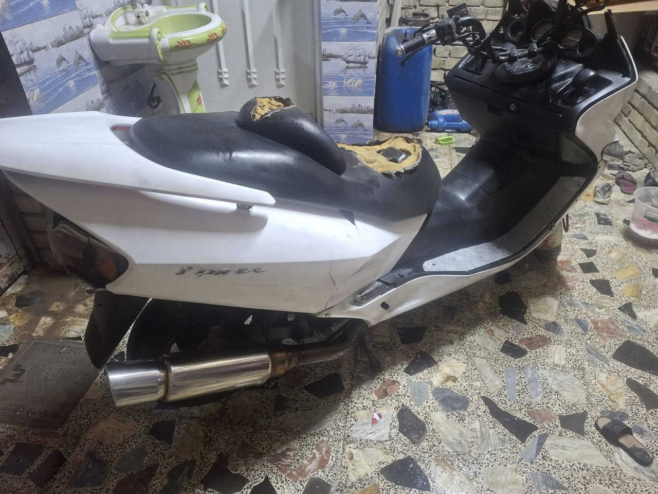 سلام عليكم دراجه 
فورزه 06 للبيع 
تفاصيل كفرات نكلبت وتفلشن 
سويجه ضايع 
والقيش مكطوع 
دراجه شغاله كلشي مابيه 
رقم
 ***********
سعر 400 بيه مجال
