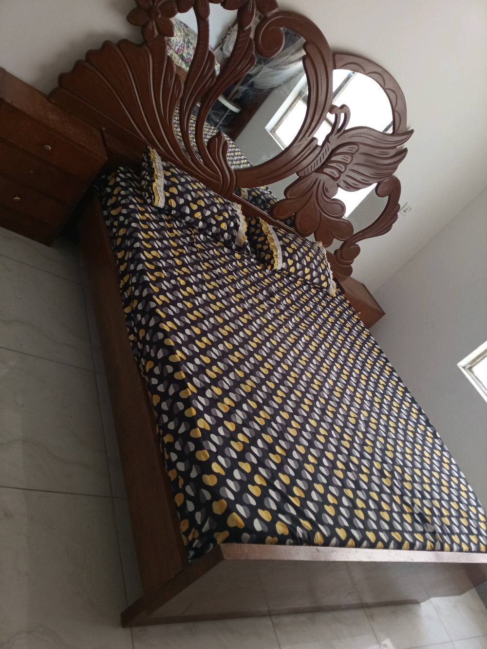 غرفه نوم صاج عراقي داخل وخارج سعر ٣٠٠ بيها مجال مابيها اي كسر نظيفه عنوان بغداد زعفرانية