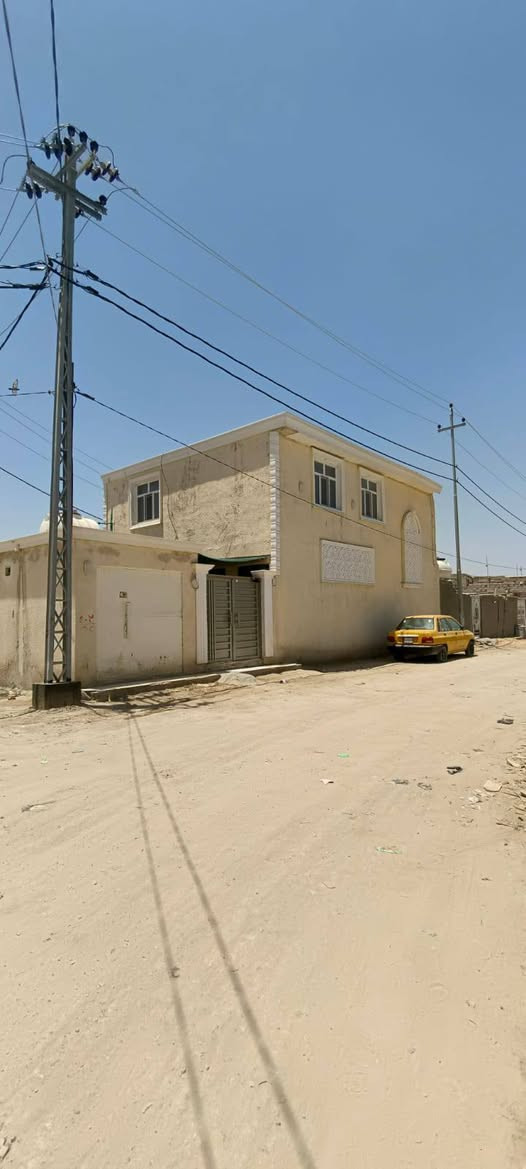 سلام عليكم
بيت للبيع ال احمد نزلت سيد عوده سند 25ميت متر عل زوار مرقم من قبل البلديه يتوفر كافة الخدمات ركن على شارعين المساحه 165يتوفر اربع اغرف صالتين ثنين مطابخ 
اتصل ***********
