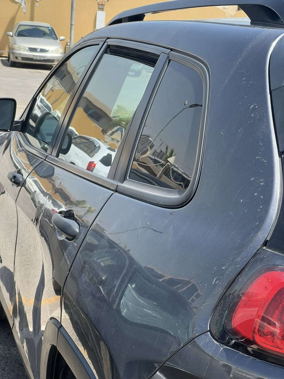 السلام عليكم سيارةجيب شيروكي موديل 2016. بغداد باسمي وارد أمريكي 🇺🇸 صور الحادث مرفقه 
محرك اقتصادي 2400
كير أوتوماتيك 9 نمر
السعر 105$

الحادث جانبي بابين عكس السايق 
مكاني بغداد ابو غريب الشراي يتصل ***********
