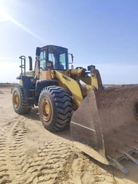 مكينة كوماتسو • حجم ٤٢٠ • تايرات جديدة