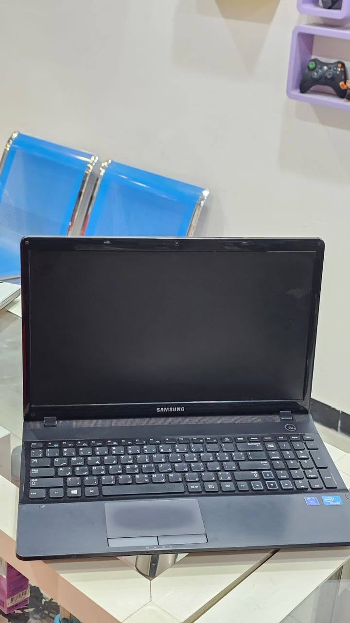 السلام عليكم .
للبيع!!
حاسبة سامسونك 
Intel - Core i3
حجم 15
الهارد 500 HDD
رام  4GB
السعر♥ ١٥٠ الف وبيها مجال
***********
