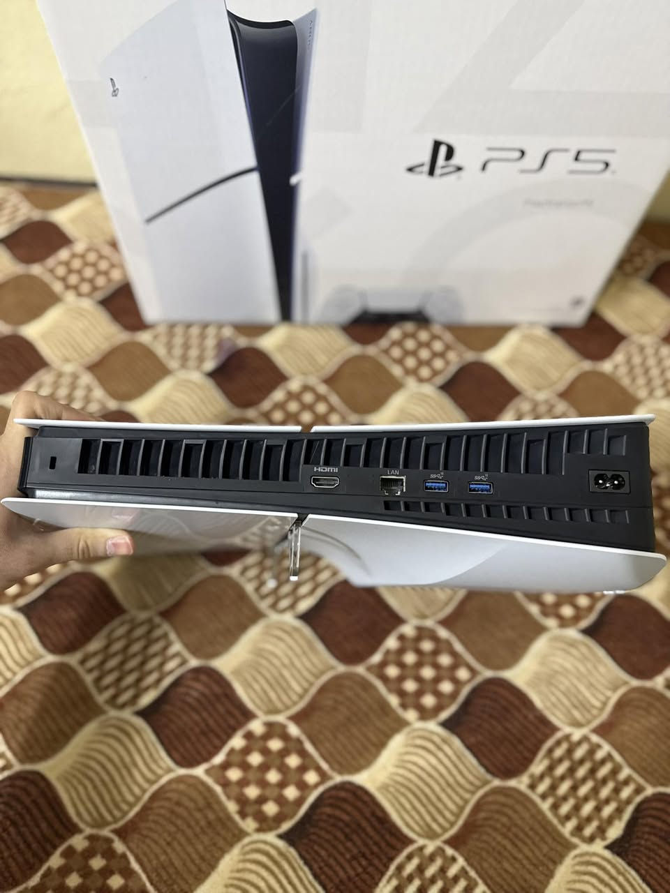 PS5 slim بريطاني📌 
📌نظافة فول ، ملحاقاته كامل ، السعر 650 او بي مجال 
📌 الرقم ***********

