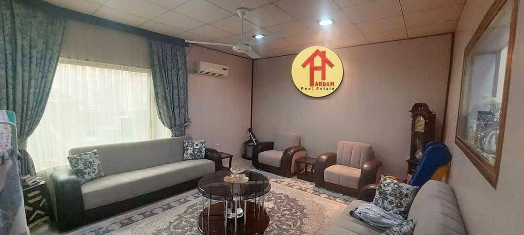 🏡 خانوو بۆ فرۆشتن لە  سەرچنار
✅ رووبەری :—  ١٣٠  مەتر  ٢ قات بۆ دوو مالی جیا 

✅ رووی :—   قیبلە  

✅ پێشی    :— 10 مەتر   

✅ کۆڵانی :—   ١٠ مەتر  
 
  ❇ قاتی یەک  پێکھاتووە لە  :—  حەوشە و گەراج  ، مەدخەل میوان  ، مەتبەخ  ، هۆل  ،  ١ ژووری نووستن ،  موشتەمەلات 

✅ قاتی دووەم  پێکھاتووە  لە  :— بالکۆن  ، میوان ، مەتبەخ    ،  ١ ژووری نووستن   ،  موشتەمەلات  ، هەورەبان   

تێبینی  📌 :— خانووەکە زۆر پاک و خاوێنە ، صقفي جبسن بۆردە   
قادرمەی  دەرەوە و ناوەوەی هەیە  بۆدوومالی جیا دەبێت .. 

بۆ نرخ ژمارە ١ لە کۆمێنت بنووسن راستەوخۆ نرختان بۆ دێ 

☎ بۆ زانیاری زیاتر و بینینی خانوەکە دەتوانن 

پەیوەندی بکەن بە 

نوسینگەی ھەردەم 

ناونیشان 📍:— گردی سەرچنار - بەرامبەر مزگەوتی بیلالی حەبەشی

📞 ژمارە موبایل  :— *********** - ***********
📞 ژمارە ڤایبەر  :—  *********** 

📢 تۆی بەرێز گەر خانوو یان شووقە یان  زەویت ھەیە 
دەتەوێت بیفرۆشیت یان بەکرێ بدەیت 
ھەر ئێستا  پەیوەندی بکەن بە
نوسینگەی ھەردەم 
زانیاری و ناونیشان و رەسمی  بنێرن  بۆ 
ڤایبەر یان وەتسئەپ   
بۆتان بلاو دەکەینەوە
