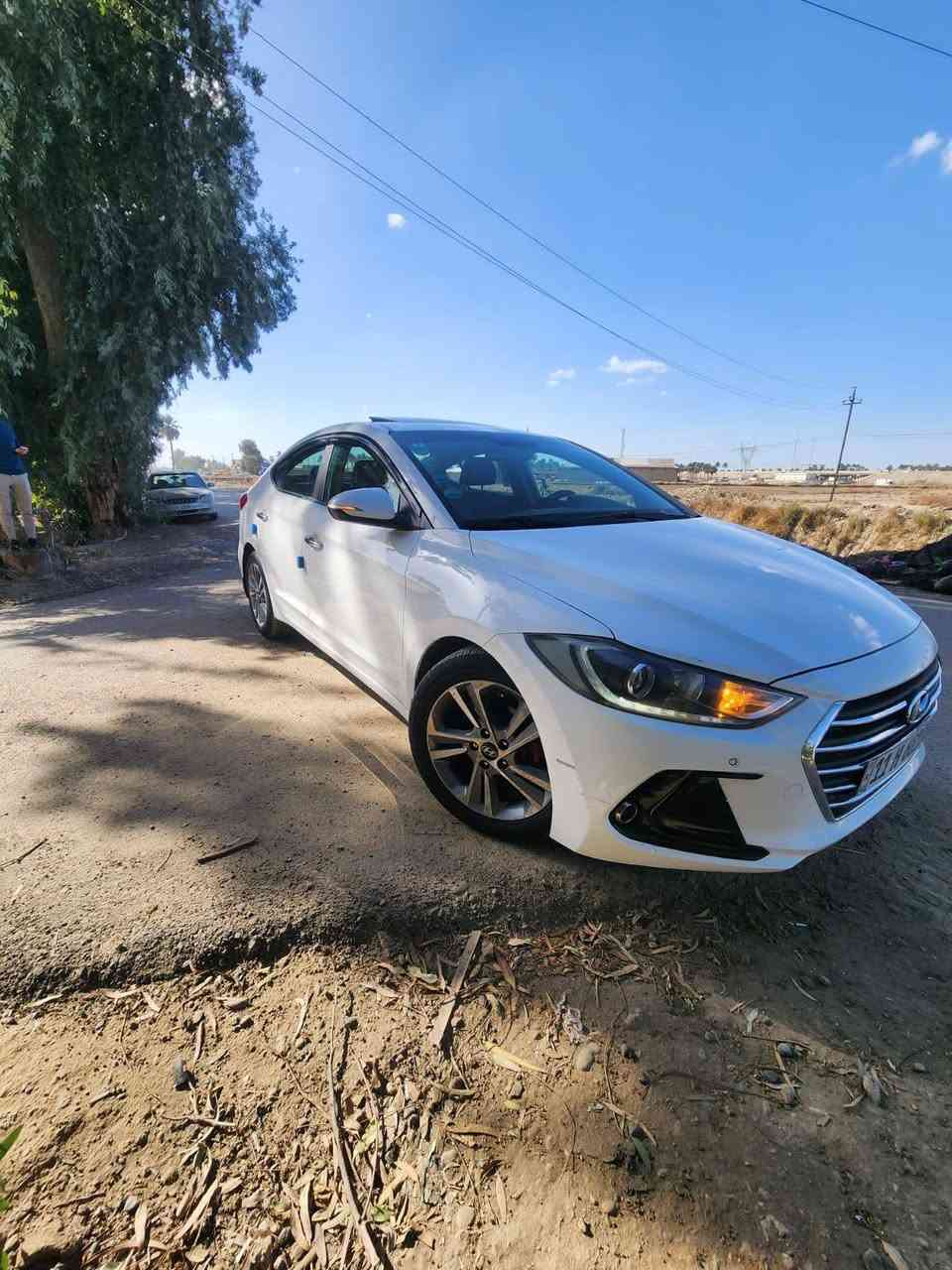 #السلام عليكم
يرهم مراوس
 النترا خليجي موديل 2017
 ايراني 
فول مواصفات واحد على واحد بصمه 
بصمه ابواب رادار نقطه عمياء 
السيارة فتحه 
وبيها هوايه مواصفات 
العنوان بغداد الرشيد 
***********
