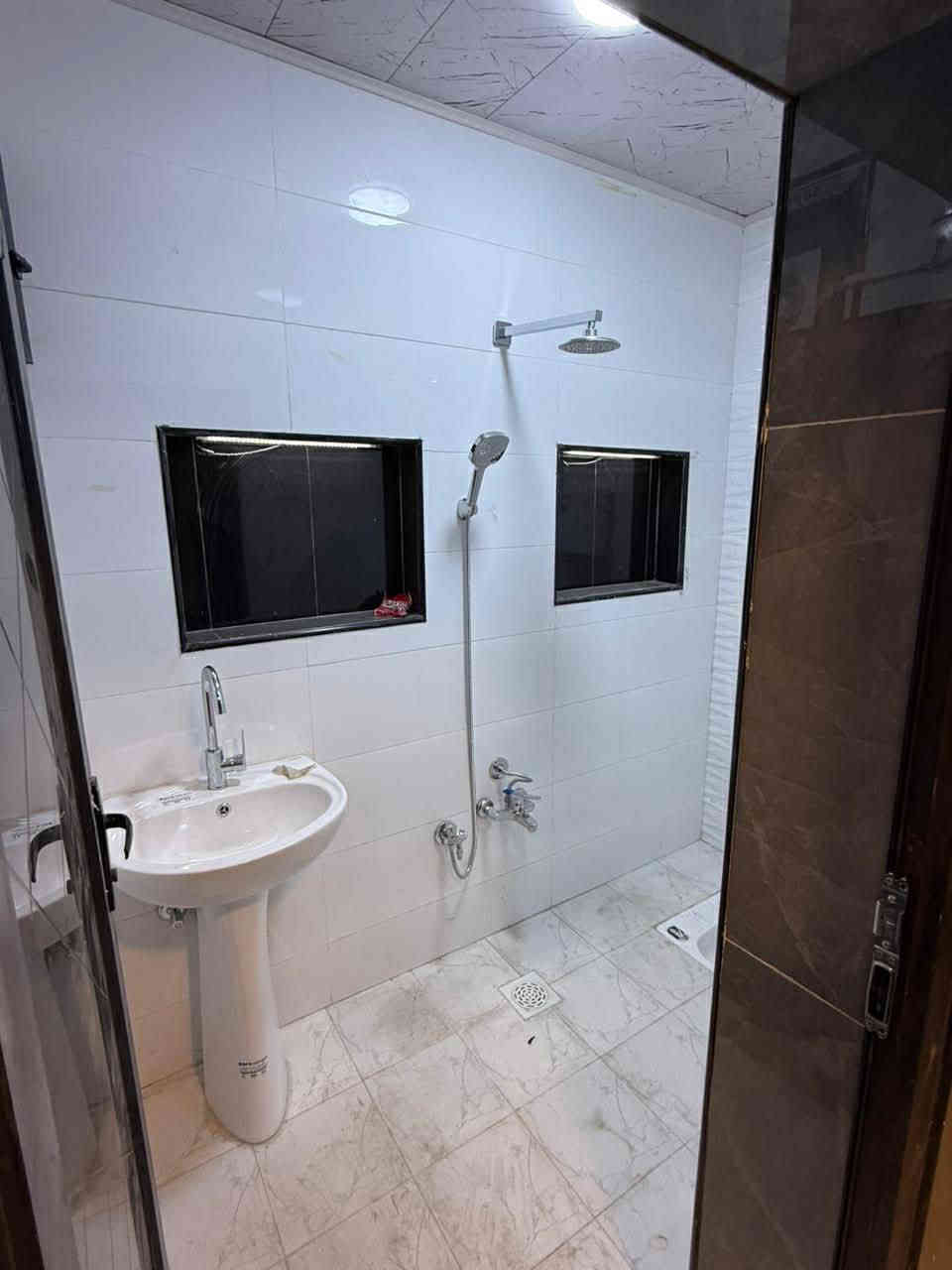 دار للبيع نجف كوفه حي نيسان 

مساحه الدار ١٢٠ متر ٦*٢٠=١٢٠ متر

اخوان الدار خلف شارع البوريات خلف مجمع ملوكه 

قطاع ال ١٥ 

نظام البيت كامرات ونترنيت $

الدار طابقين الطابق الاول غرفه صاله ستقبال مطبخ صحيات داخلي وصحيات خارجي وحديقه داخليه وشلال داخلي وشلال خارجي الطابق الثاني غرفتين وصاله وصحيات الاستفسار اتصل 

***********
