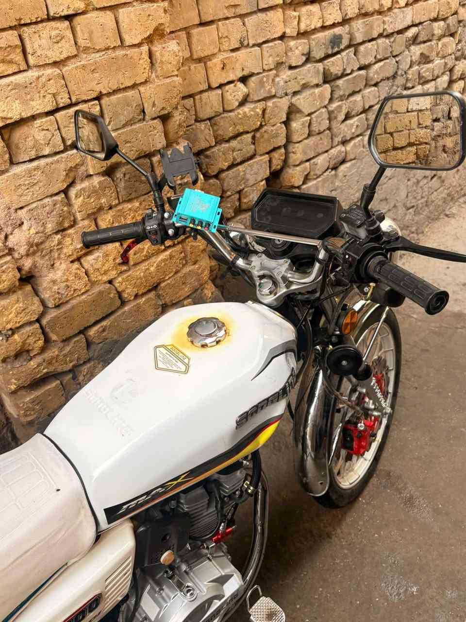 السلام عليكم دراجه ايراني دارجه حلوه وونضيفه جداً وياها بكس مطري وسماعات بلوتوث عاليات الدراجه تشغل وبجك للشغل
السعر 700 الاستفسار ***********
