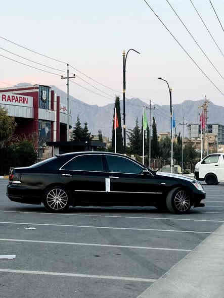 شاهینە براوە براوە
مۆدیل 2005 بەسمە ڕەش
گەورە بەگەورە 182
سڵایت
ئاوێنە شەفتو ئیشارەت
دەبڵ سپۆرت
کامل زینۆن
گەرمیوو ساردی بەشەرت
تازە ڕۆنی گۆڕاوە
پێنج بەسمە
شاشەو کامێرایە  
ویل ماسدیس 
برێگی نەبەسراوە
لەسەر ساغی ڕەنگ گۆڕاوی یابانە 
کامال سپۆرت شتێکی جوان 
سەیارەکە هی ماڵەهی محامەلەنیە 
شوێن ڕانیە 
*********** 
کۆتا سحری 45 کۆتایی
