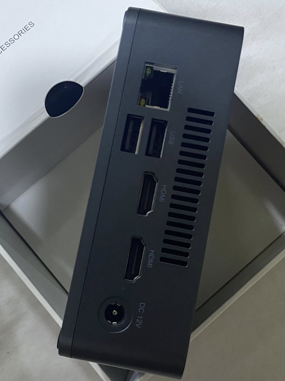 مني بيسي
Mini PC Beelink i3 –

🔹 الماركة: Beelink
🔹 المعالج: Intel Core i3-5005U Dual Core 2.0GHz
🔹 الرسوميات: Intel HD Graphics 5500
🔹 الرام: 8 GB
🔹 التخزين: SSD 256 GB
🔹 شبكة: Wi-Fi 802.11ac + LAN 1000Mbps
🔹 المنافذ:
• 2 × USB 3.0
• 2 × USB 2.0
• 1 × USB-C
• 2 × HDMI
• LAN + TF Card + Audio Jack
🔹 يدعم تركيب HDD/SATA إضافي
🔹 الحالة: جديد
🔹 الاستعمال: مثالي للمكاتب، تصفح، محاضرات، فيديو.. الخ

السعر 150 الف 

�


**إذا كنت صاحب هذا الإعلان وتريد حذفه لأي سبب، رجاءا أرسل رسالة إلى الدعم الفني**