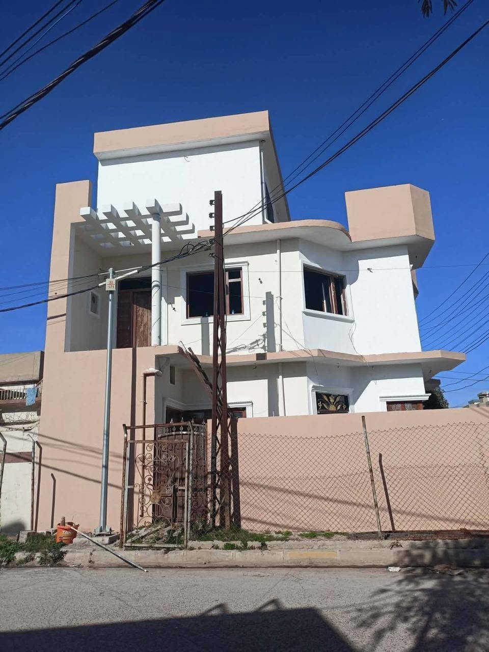 اعلان بيت بلديه ١٢٥ متر ركن مربع للبيع 
على شارع ٢٠ طابقين وغرفه فوك ٥ غرف نوم بناء جديد فول العنوان كركوك حي العسكري شارع مله جمال 
السعر ١٠٠ مليون وبيه مجال
للاستفسار الاتصال على الرقم ***********
توجد خدمة واتساب على هذا الرقم 
لمعرفة المزيد من العروض تابع صفحتنا على الفيس بوك سجاد للعقار ونستقبل جميع عروض بيع وشراء العقارات
