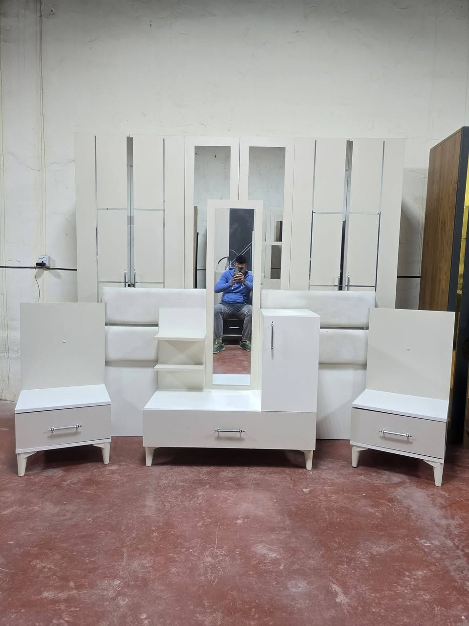 6 قطع اخت الجديده خشب تركي اصلي واصله شد ونقل داخل بغداد للحجز خاص او واتساب ***********
