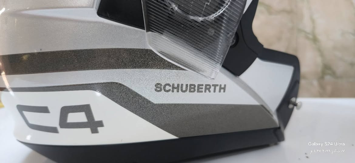 السلام عليكم خوذه ماركه عالميه ألماني قياس S مستخدم نظيفه جداا مع جهاز بلوتوث ابو الشاشه السعر 100 الف يوجد توصيل جميع محافظات العراق  ***********
