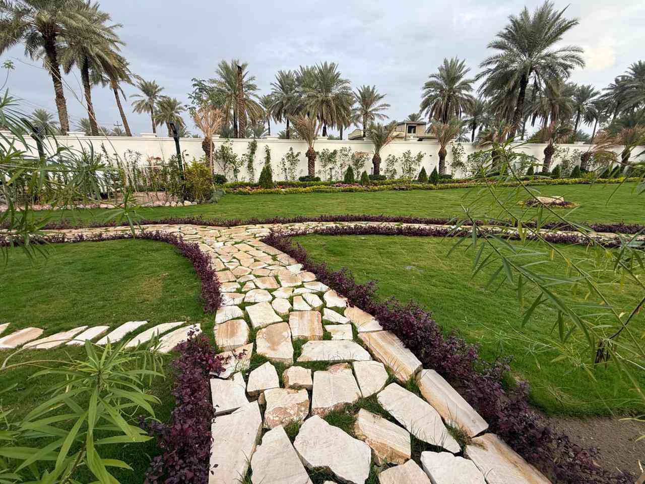 سلام عليكم تتوفر مزارع  اسعار مناسبه موثقة بتطبيق اجرالي العنوان الدوره البوعيثه استفسار رقم                                    ***********
