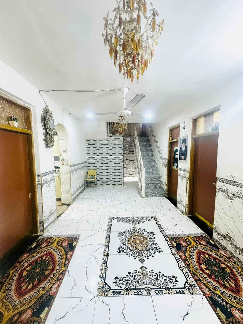 السلام عليكم الدار للبيع المساحه 200 متر 
الوجه ،10. النزال ،20
الدار طابقين يتكون من 5 غرف نوم 
2صاله استقبال مطبخ 
صحيات 3 داخليه و خارجيات 
مطلوب اسكان 
شارع 15
وشارع بارك سيارات 
العنوان داموك الميمون 
الاستفسار ***********
