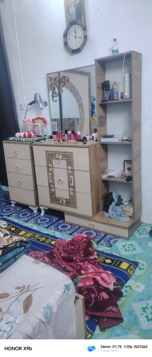 غرفه النوع تركي نضافه واضحه بصور مكانها جرف النداف  بسمايه سعر 300 بيها مجال 7قطع الرقم ***********
