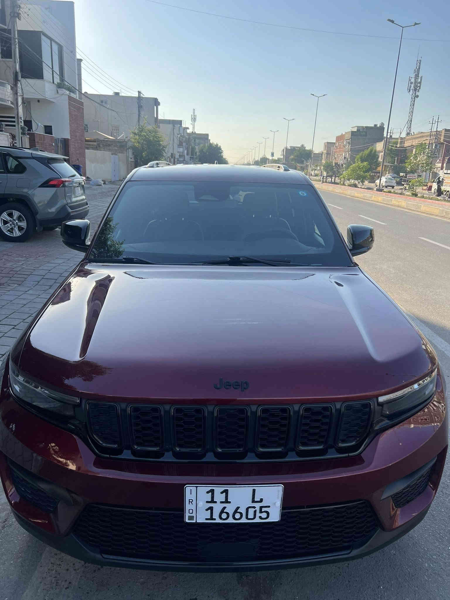 السلام عليكم 
جيب  كراند شيروكي اللون ماروني 2024 

الحادث موجود بالمنشور قبغ جنطه ومبدل نفس اللون 

السيارة يعني مابيها صبغ

مغلقة ppf بالكامل مع القمارة ضمان 10 سنوات ب12 ورقة 

الوصل موجود مال ضمان

نشرة داخلية led اصلية ب200 دولار  

السيارة تو ويل 

رادار امامي

كشنات تدفئة

ستيرن تدفئة

جلد كنتاره

اوتو بريك 

نقاط عمية

اشاير بالمري وبعد بيها مواصفات

السيارة جديدة كلش برغي مابيها نقص 

هزة ورقم جديد بأسمي تحويل ثاني يوم 

ماشية 23 الف كيلو  

السعر 35,000$ وبيها مجال بسيط

مكاني بغداد البنوك 

*********** محمد
