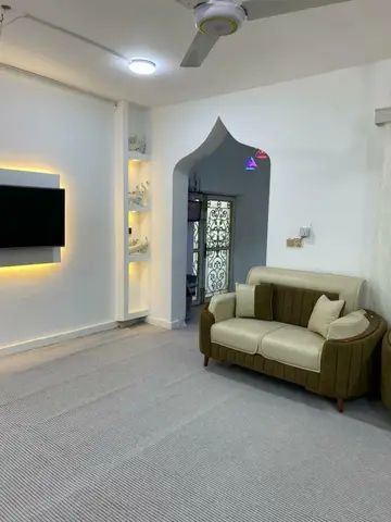 العنوان/ ورديه خارج سيف سعد
البيت معروض للبيع
المساحه/ ٣٣٦ م
يبعد عن الشارع العام ٣٠م
ثالث بيت عن الشارع العام 
البناء/ استقبال ٨.٥ ب ٤.٥
هول + ثنين غرف + كلدور+ مطبخ + ثلاث مجمعات صحيات
الطابق الثاني: غرفتين سندويج + كلدور+ صحيات
واجهية البيت ١٥ م
نزال ٢٤ م
معاملة التطويب كامله
السعر ١٢٥ أي استفسار اتصلو ع الرقم***********،،،،
