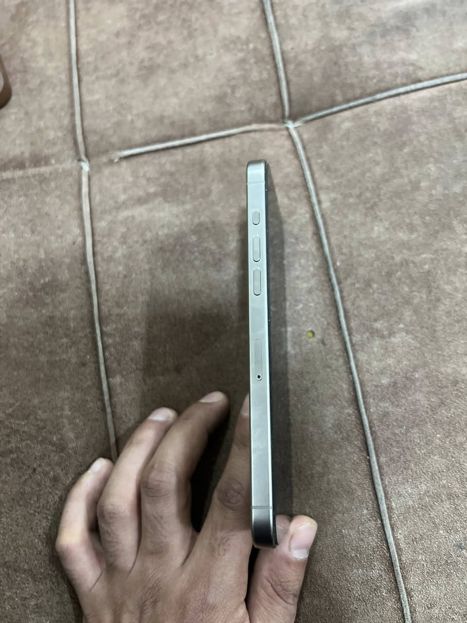 سلام عليكم 15برو ماكس 
ذاكره 256
بطاريه83
شرق اوسط جهاز نضيف فول
رقم:***********
