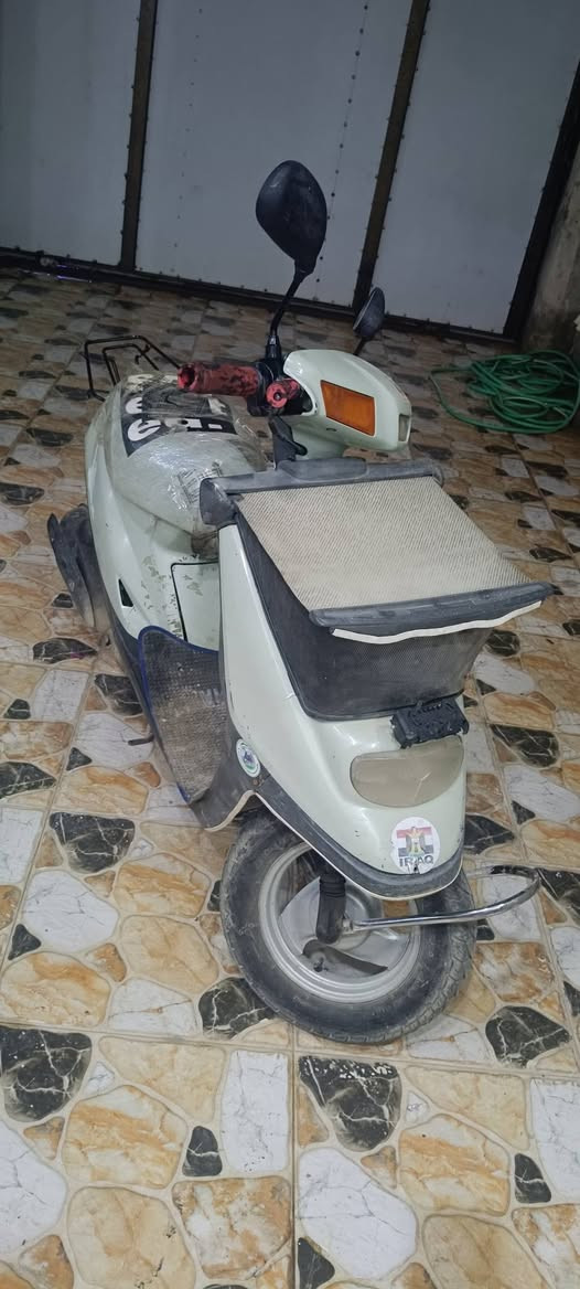 السلام عليكم: ماطور ياماها مال بيت للبيع نضيف شغل هندر والسلف يمكن كتف يحتاج  يعني سلف قبل كم يوم يشتغل تاير كدام شاده جديد بلاجكتور شادله جديد كلشي ما يحتاج شغل وطلع سعره 225او بيه مجال خاص او عل رقم ***********
