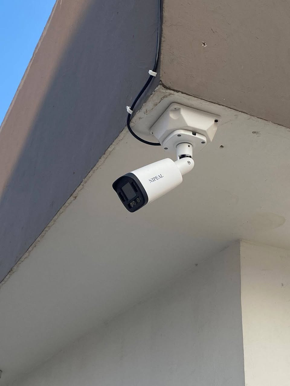 📢 تعلن مجموعة الشمس لتجهيز وتنصيب كاميرات المراقبة
تم بحمد الله تنصيب 20 كاميرا مراقبة IP بدقة 8MP – 4K (صورة وصوت)
في إحدى المدارس الصينية – بغداد / الكرخ
من ماركة NABAL وبأفضل جودة وأداء.
🔧 التنفيذ بواسطة كادر متخصص بخبرة في أنظمة المراقبة الحديثة داخل بغداد.
نقوم بتنصيب الكاميرات في: 🏛 دوائر الدولة
🏫 المدارس والمعاهد
🏠 البيوت والمجمعات السكنية
🏬 المحلات والأسواق
🏢 الشركات والمكاتب
🏗 المواقع والمخازن
خدماتنا: ✅ كاميرات IP الحديثة
✅ كاميرات HD / Coaxial
✅ وضوح عالي 4K
✅ ربط مباشر على الموبايل من أي مكان
✅ كادر محترف وسرعة في التنفيذ
📍 موقعنا: بغداد – حي الجهاد
📞 للحجز والاستفسار:
***********
🔐 مجموعة الشمس
أمانك يبدأ بكاميرا مراقبة احترافية 📹
