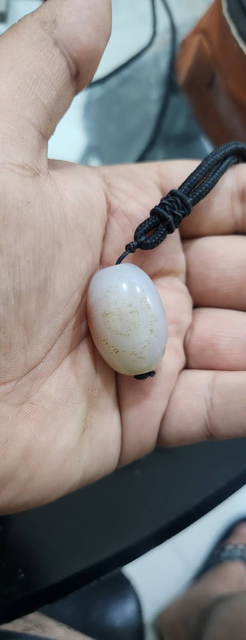 السلام عليكم قلادة عقيق يماني طبعي اصلي وقديم للييع بسعر مناسب تواصل واتساب ***********او على خاص موجود توصيل لجميع المحافظات العراق
