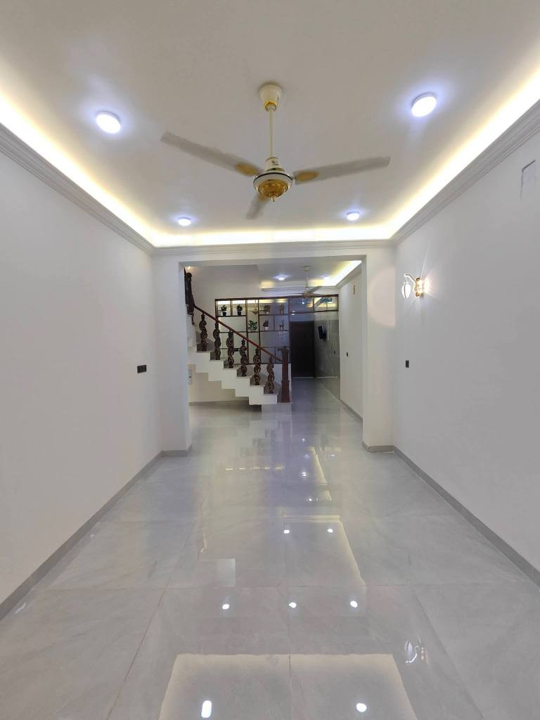 #بيت للبيع #في كربلاء حي الميلاد مقابل الدره 
 قريب للامام الحسين ع مساحة 100متر البيت بناء جديد بعده #مامسكون هسه كمل البيت 
طابقين 3 غرف نوم 3 صحيات واستقبال وصاله ومطبخ وبن ومنور 
كافة الخدمات  #عرض الشارع 10 متر ماء مجاري كهرباء منظومة طاقه الشمسيه 
شغل البيت درجة اولى البناء طابوك جمهورية كونكريت مسلح صب مركزي
ارضيه الطابق الأول  والطابق الثاني بورسلين 
ابواب الداخلية  تغليف #تركي 
حداديه 2 ملم وBVC مقطع تركي تفصال 
التاسيس الماء خلاطات دفن ماركت افياء طرادات دفن  
ديكورات مغربي  كلشي  جاهز طابو صرف تسجيل عقاري#الاستفسار #اتصل #واتساب ***********
*********** كربلاء, العراق
