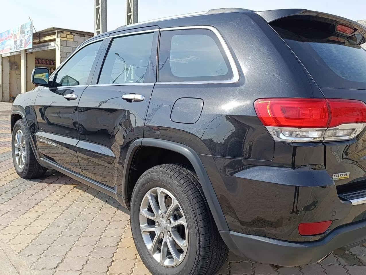 جيب لمتد وارد امريكي موديل2014 جديدة جدا ادامه كاملة تخم تاير جديد حداديه جديده محرك وكير خير من رب العالمين السونار والصور مرفقه بالمنشور حادث سطحي السياره مدوشمه جديده بس ممصورها حاليا رقم جديد الانكليزي. 
الاتصال واتس او رصيد ***********
*********** ناصرية, ذي قار
