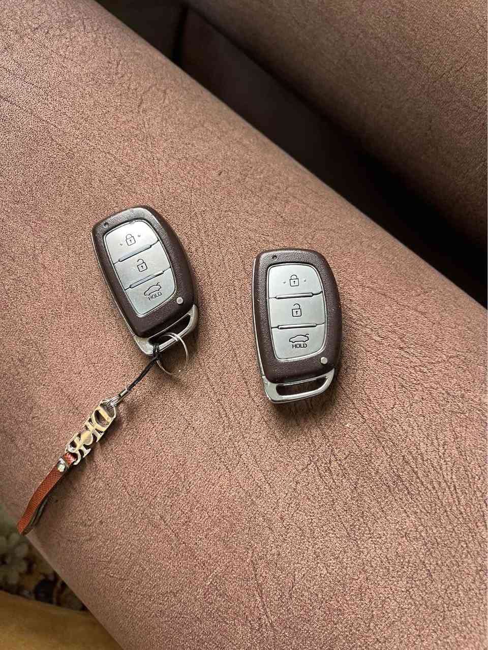 السلام عليكم
للبيع النترا سوبر موديل 19 فول مواصفات للاخير 
بصمة
فتحة 
حساس امامي وخلفي 
داخل جلد لونين 
كامرة خلفية 
شاشة بلادية gps خرائط 
تبريد قطعتين امامي وخلفي

ماشية 47 ألف مكفولة كفالة عامة والسيارة بحالة الوكالة جديدة جدا ومن الزيرو  عدنا والسبير المقدس مانازل 
*********** بغداد, العراق
