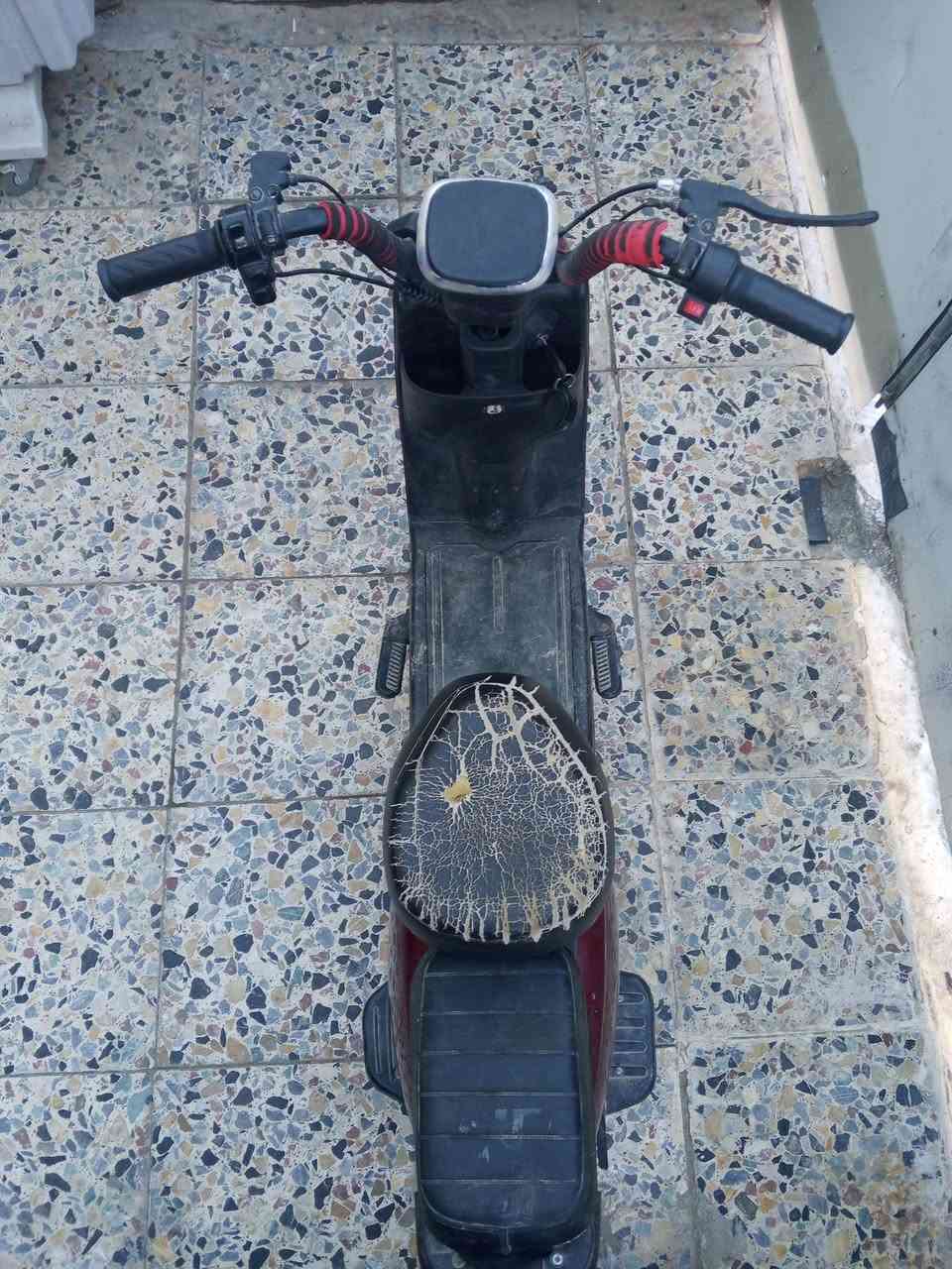 دراجة شحن نقصها بريك خلفي وشاشه.
نقص 3 باتري.للتواصل ***********
