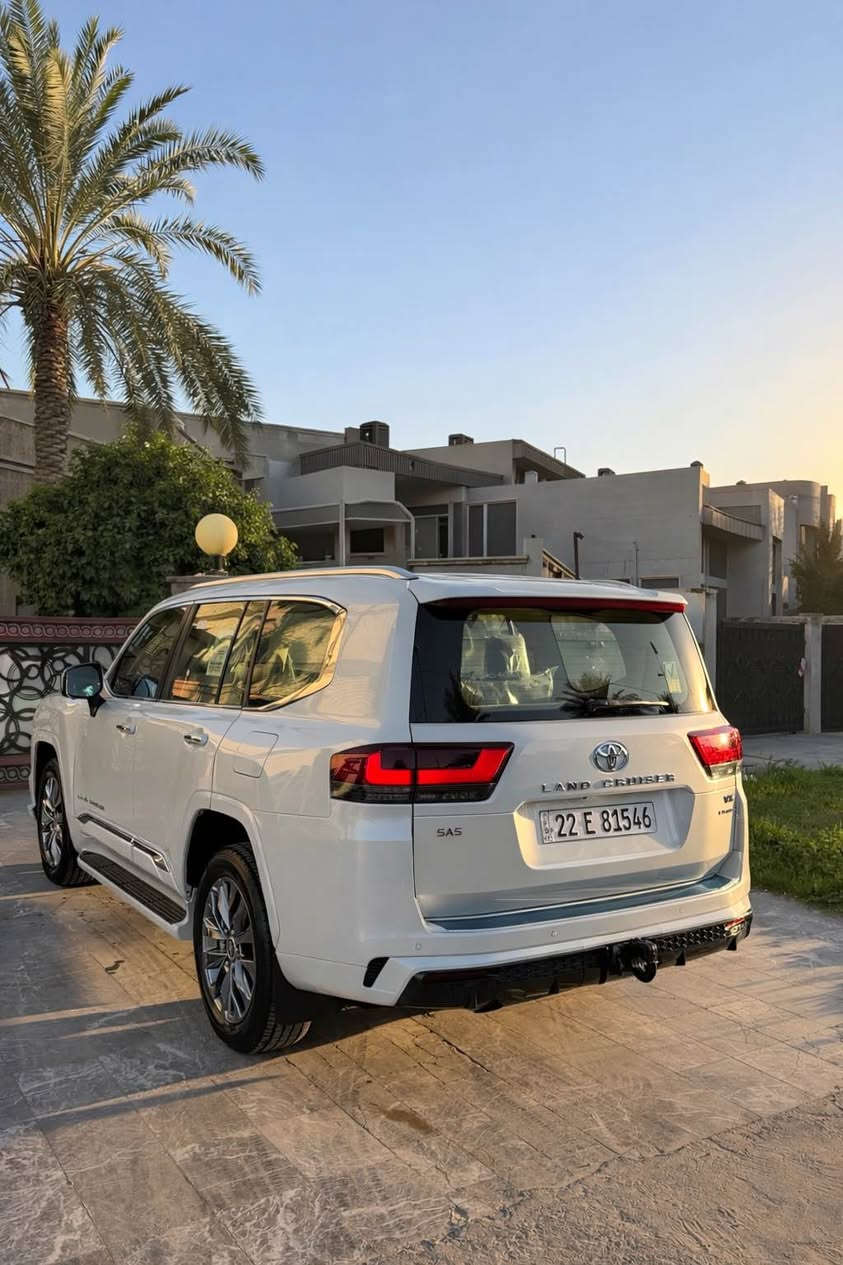 السلام عليكم لاندكروز  vxلمتدد2023 
وكاله ساس داخل الضمان ماشيه 50الف كيلو متر  السياره كفاله عامه لا بارد ولا صبغ  السعر 70.000$و500 مجالها بسيط مكاني بغداد السيديه 
*********** بغداد, العراق
