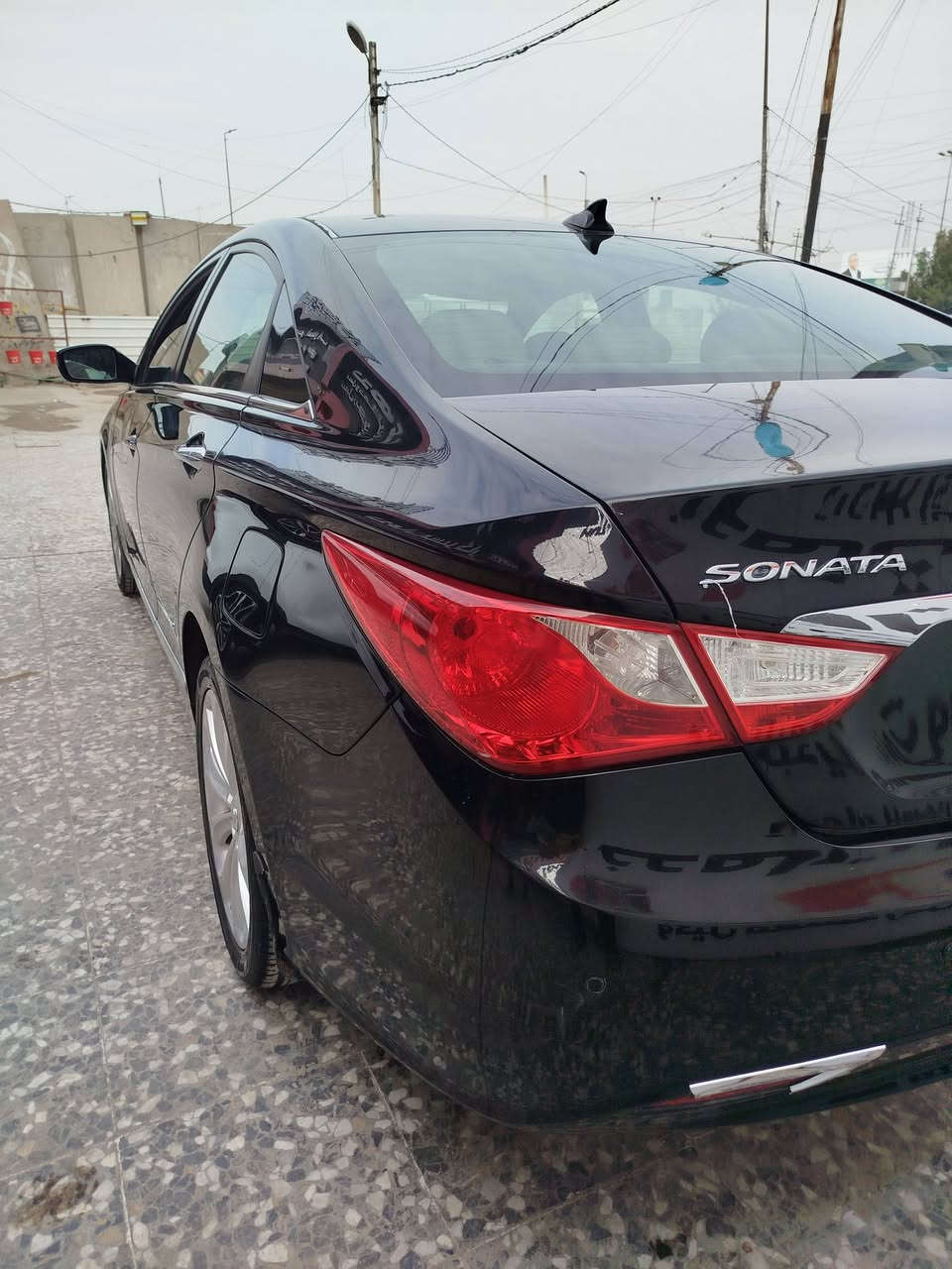 سوناتا 2013, امريكي.   مواصفات فول 1/1. سلايت رؤف

بصمه+ كشنات جلد + كشن كهرباء + كشنات تدفئه وتبريد +
بصمه ابواب. + تبريد قطعتين + تحكمات ستيرن + ويل كروم 17+ اشاير مري + 4 دسك + نضام ايبي اس + حساسات خلفيه

رقم سليمانيه. تحويل مباشر.   المكان بغداد.  صبغ فقط بنيد.  ليبل واحد   شواصي لغود مكفوله.  محرك 2400  شادله دبل كازكيت.      يعني تأخذها ماتصرف عليها.  ماشيه 109 حقيقي  

ملاحظه.  عندي 3 سونارات بيها.      ول مشتري وين ميعجبه يفحص.         شرط. حته سيرفز مامشتغل بيها.   بانزين عادي تسحك.  

السعر.  110 ورقه فقط.   لمشتري يأخذ سنويه باسمه بدون ميدفع دينار.    حته ل عقد المروري هم عليه تأخذ صافي  تحياتي للجميع.

 ***********.
